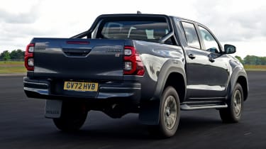Toyota Hilux - rear tracking