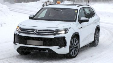 Volkswagen Tayron (camouflaged) - front action