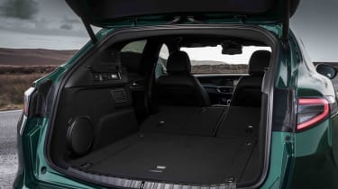 Alfa Romeo Stelvio Quadrifoglio - boot seats line