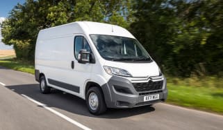 Citroen Relay - front tracking