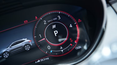 Jaguar E-Pace - dials