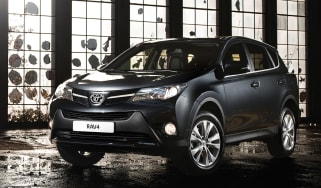 Toyota RAV4 2.2 D-4D front cornering