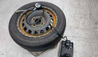 Best car tyre foot pumps - header image