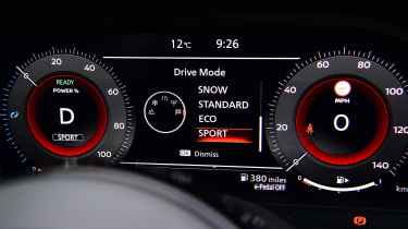 Nissan X-Trail E-4orce - dash screen