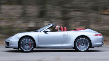 Porsche 911 Carrera 4S Cabriolet panning