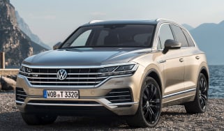 volkswagen touareg v8 static front quarter