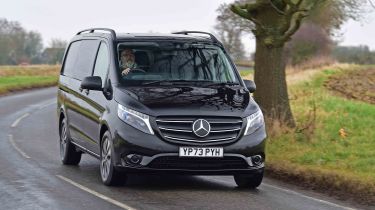 Mercedes Vito Crew Van 119 CDI Premium Night Edition - front cornering